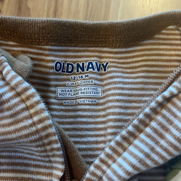 Old navy baby zip up pajamas - Picture 2 of 2